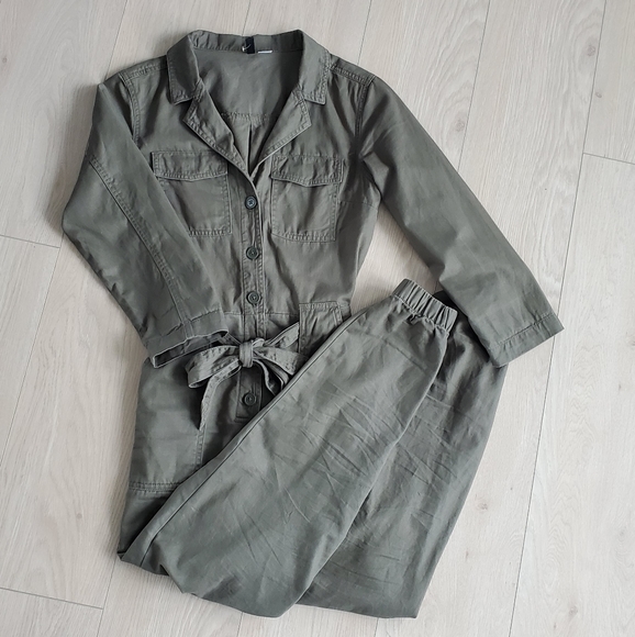 H&M Pants - H&M Khaki Green Belted Jumpsuit in Size US 2